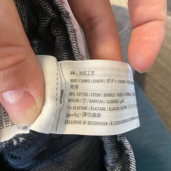 Abercrombie and Fitch Ultra High Rise Ankle Straight Jean - Picture 7 of 7